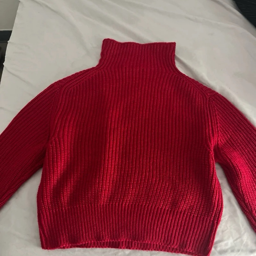 Red Knitted sweater new condition